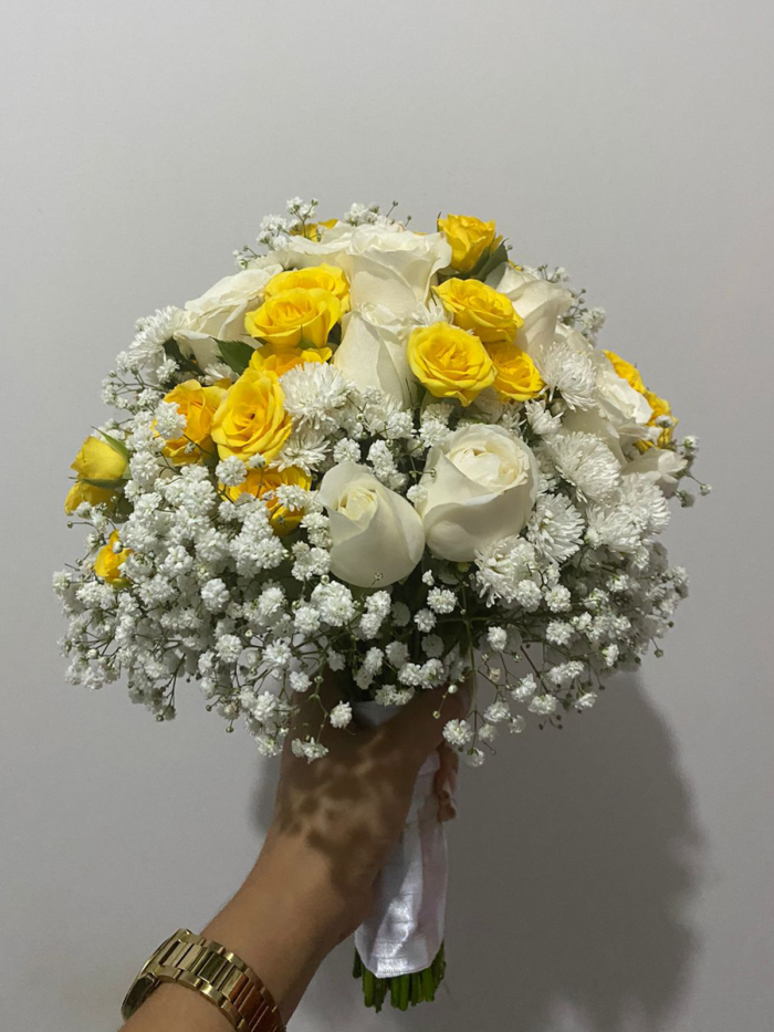 buque rosas amarelas